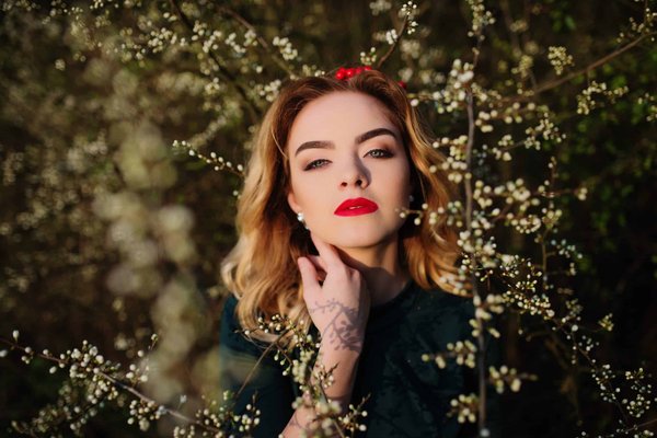 What's the Best Way to Style a Fishtail Skirt for a Corporate Charity Event?